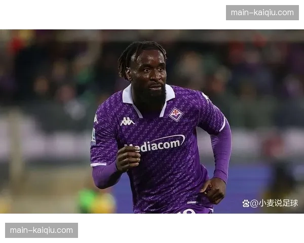 伤情更新:佛罗伦萨前锋恩佐拉疑似肩部受伤被换下 伤情更新:佛罗伦萨前锋恩佐拉疑似肩部受伤被换下